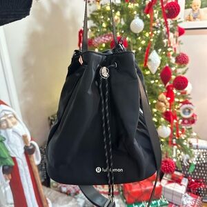 EUC lululemon athletica Black Bucket Drawstring Bag